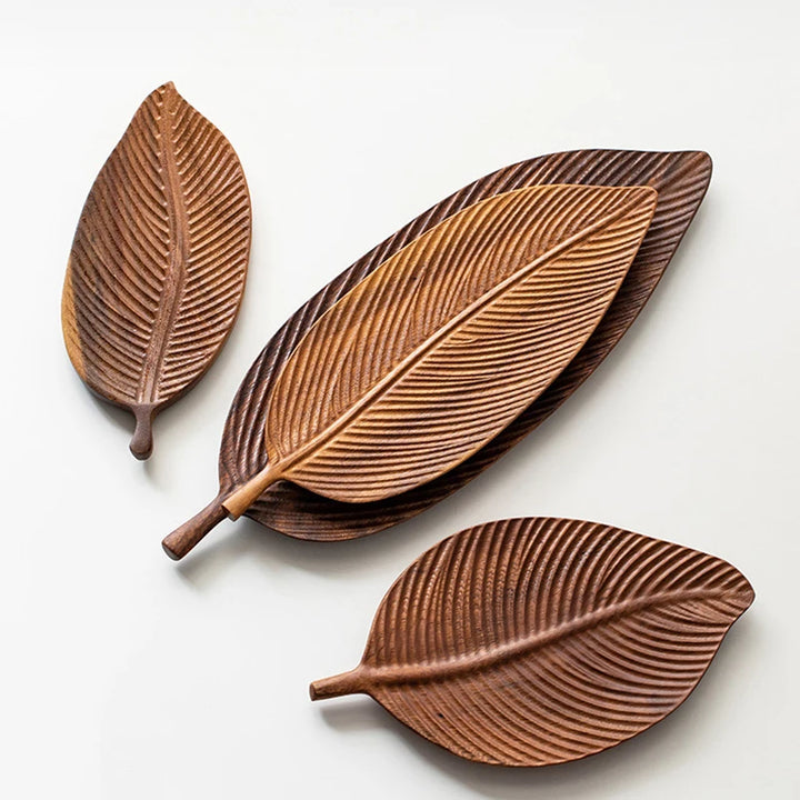 Assiette en Forme de Feuille – Bois de Noyer Naturel et Durable