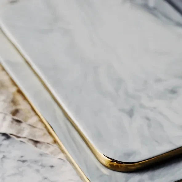 Planche à découper en marbre effet luxe – Finition dorée élégante