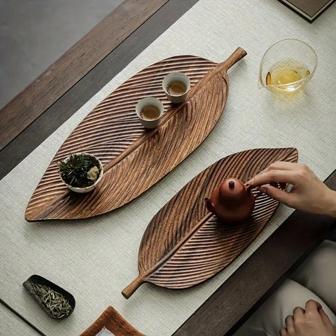 Assiette en Forme de Feuille – Bois de Noyer Naturel et Durable